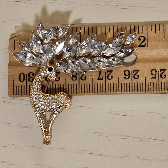Christmas Reindeer Brooch - Picture 4 of 4